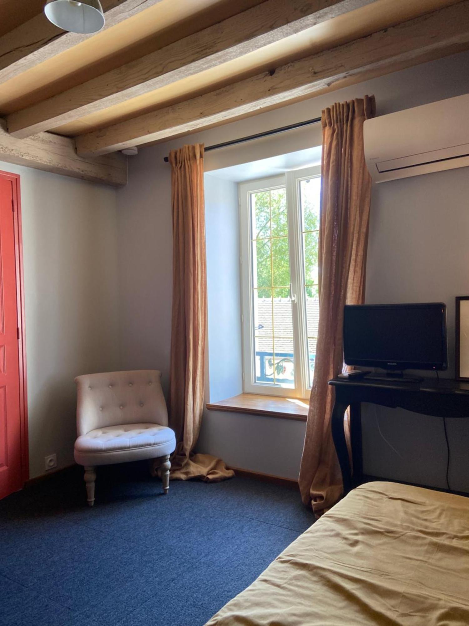Moulin De Petoulle Hotel Charenton-du-Cher Bagian luar foto