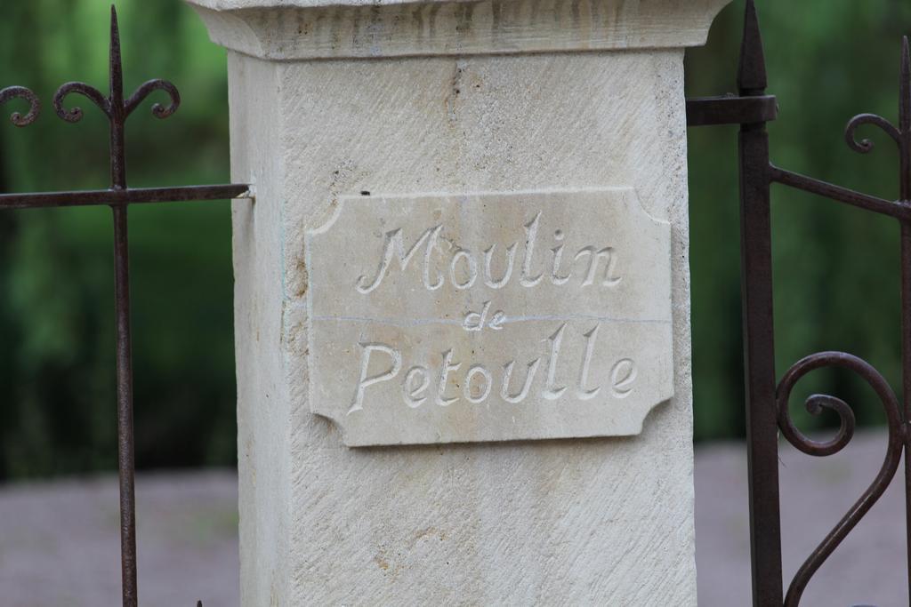 Moulin De Petoulle Hotel Charenton-du-Cher Bagian luar foto
